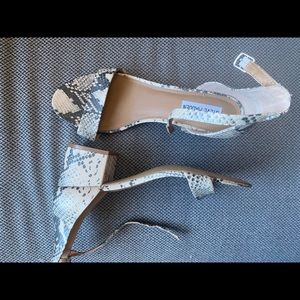 Steve Madden size 10 never worn snake heels